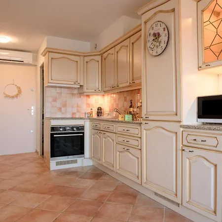 47m² Vue 180° Piscine Parking Apartment *